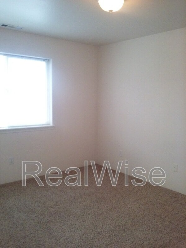 Building Photo - 327 Pardee Ln