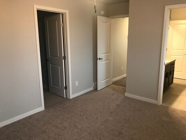 Foto del edificio - 4 bed 2 bath Single Family Home