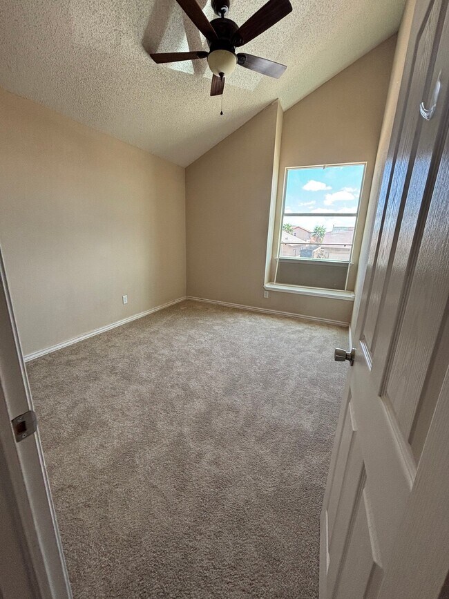 Building Photo - 2921 Pino Seco Pl