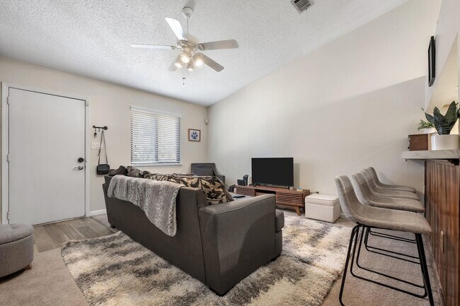 Foto del edificio - 2203 Sandpiper St
