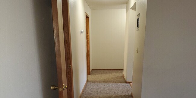 Foto del edificio - 2112 E. Divide Ave.; Bismarck, ND 58501
