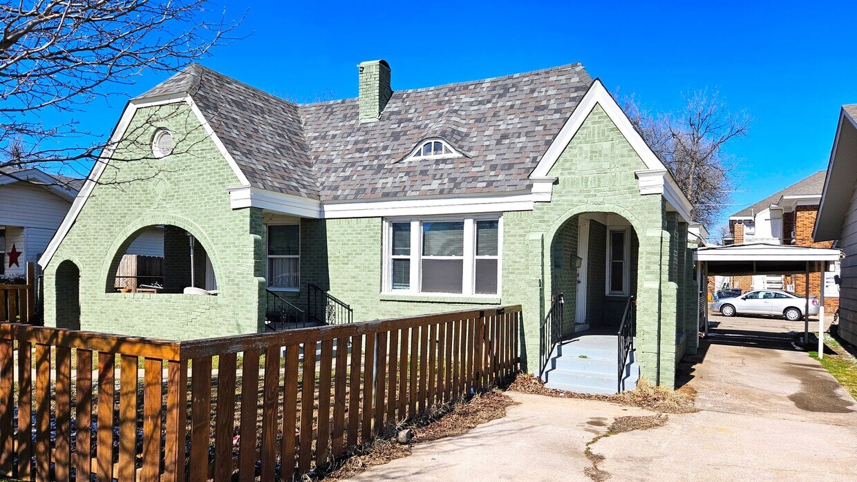 Primary Photo - 1 Bed/1 Bath Near the Plaza District