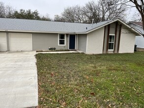 Building Photo - 1604 Parkview Ln