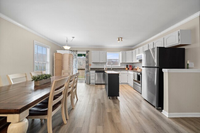 Building Photo - 255 Bond St