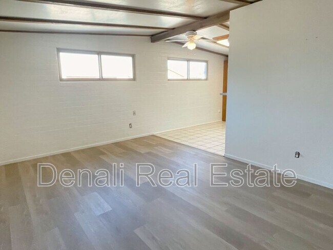 Building Photo - 2618 N Sparkman Blvd