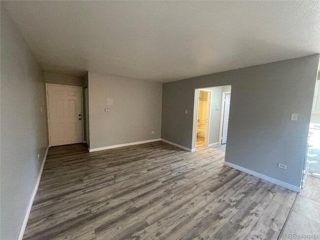 Foto del edificio - 1590 Clinton St