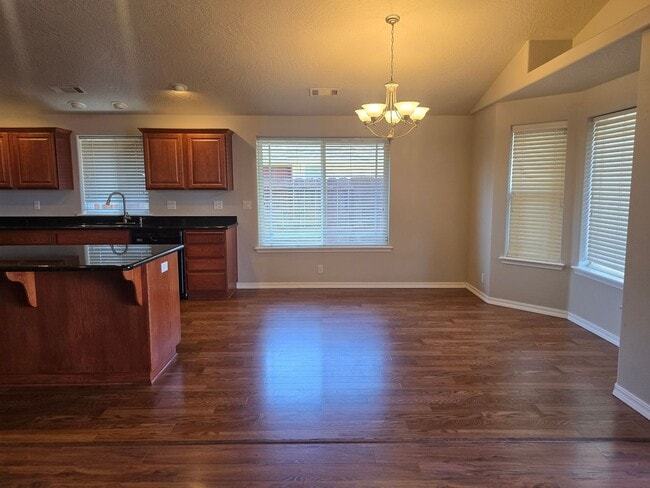 Building Photo - 3 bed 2 bath  Home for Rent in Grants Pass