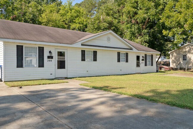 Building Photo - 208 E Watson St