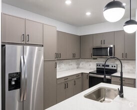 Building Photo - Wayfern Apartments