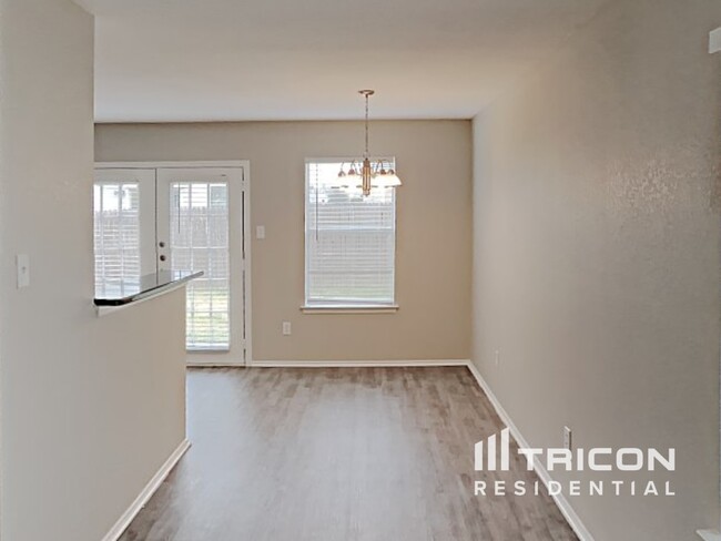 Foto del edificio - 1720 Vineridge Ln