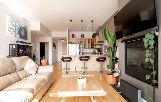 Building Photo - 1440 Little Raven St