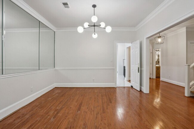 Foto del edificio - 1536 Oak Grove Rd