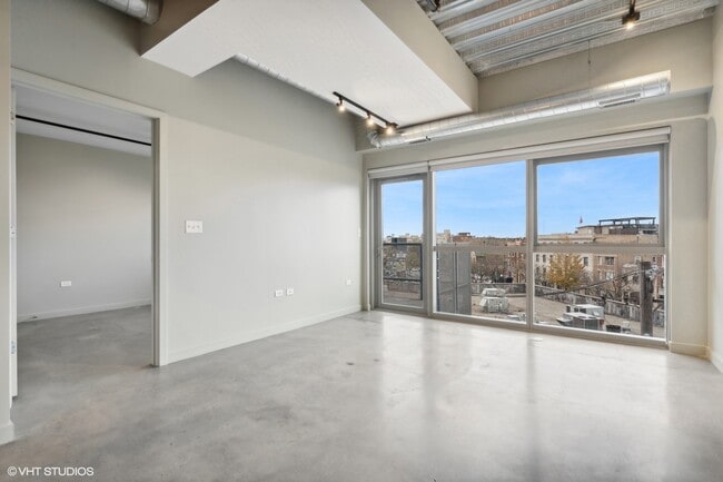 Foto del edificio - 1241 N Milwaukee Ave