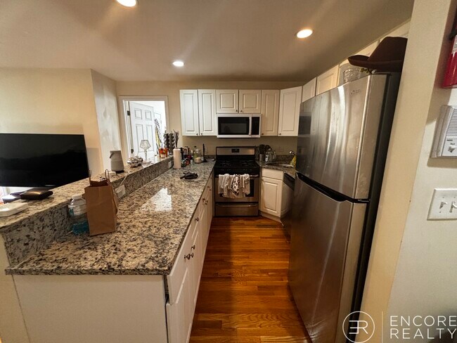 Building Photo - 60 Egmont St