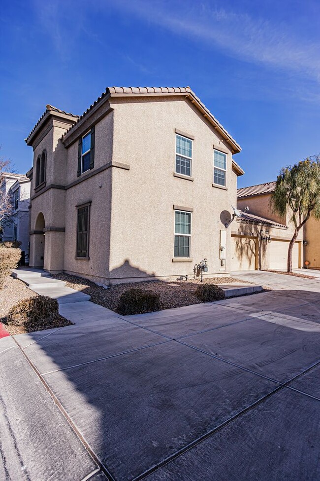 Foto del edificio - Beautiful two-story home