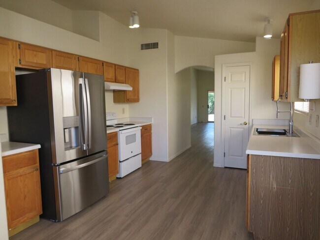 Foto del edificio - Welcome Home! Gorgeous 3BR/2BA Catalina Home in Desirable District 16