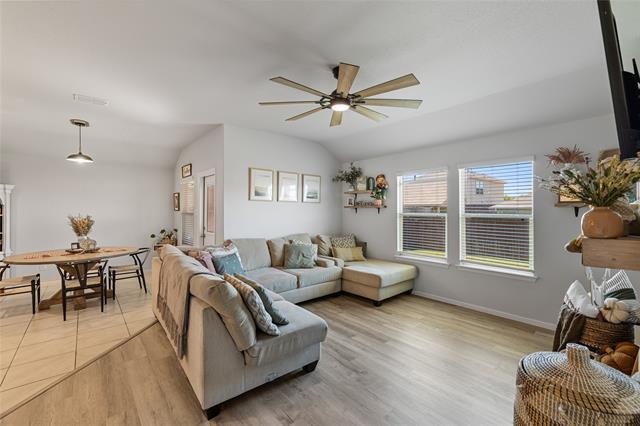 Foto del edificio - 16429 Porterfield Ln