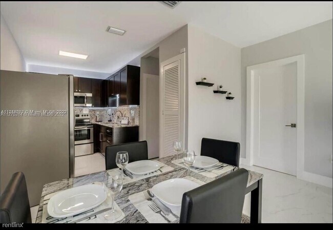 Building Photo - 2 br, 1 bath House - 1526 NE 110th St # B-0