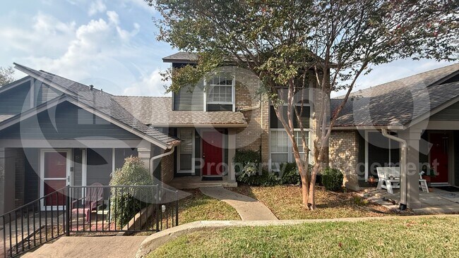 Foto del edificio - 1015 E Yager Ln