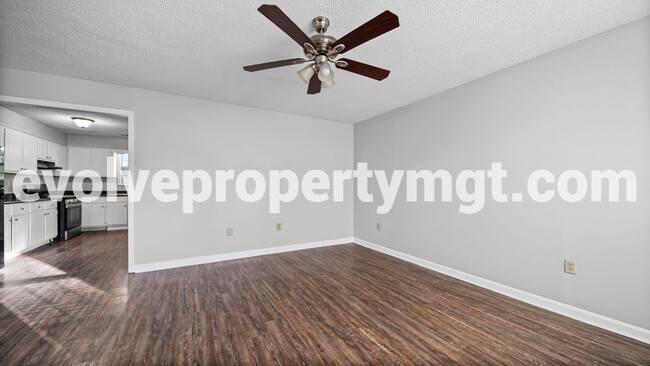 Foto del edificio - 3712 Firethorne Dr