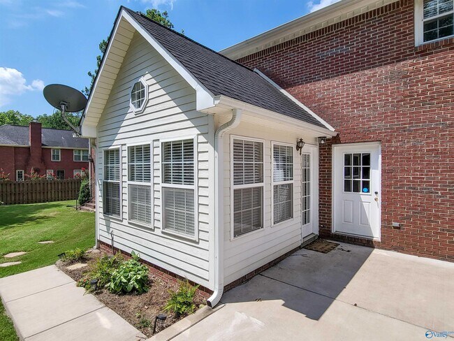 Building Photo - 2925 Deer Valley Dr SE