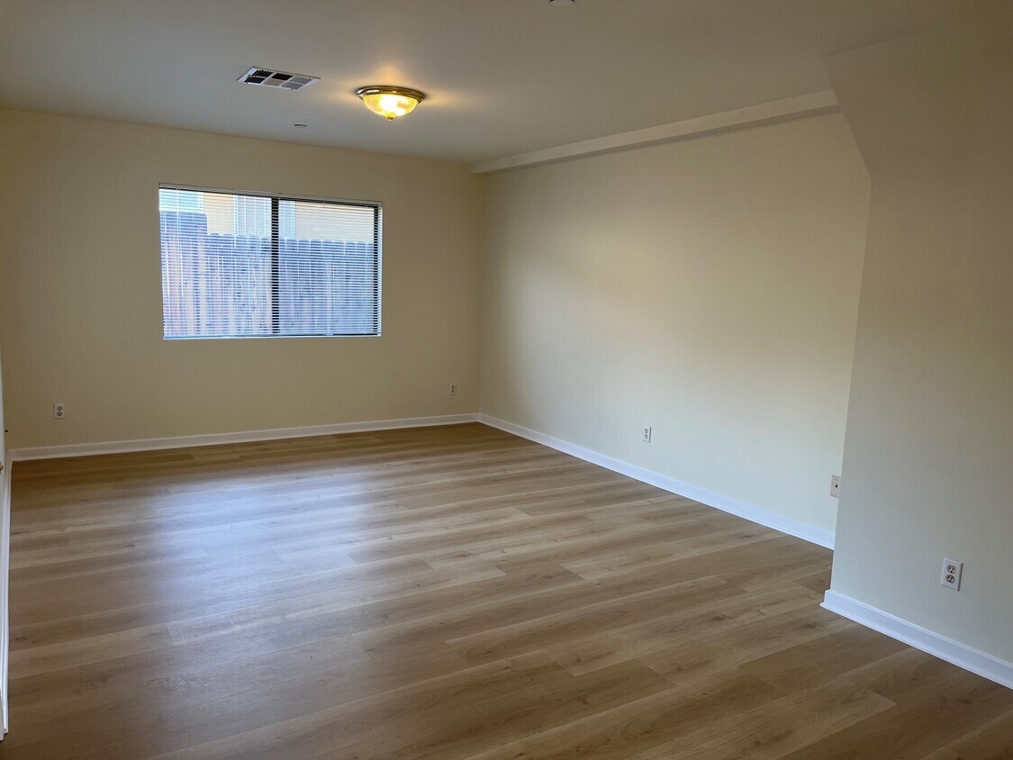 Foto principal - 1822 N Allen Ave