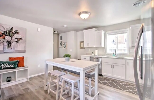 Foto del edificio - 711 10th Ave N