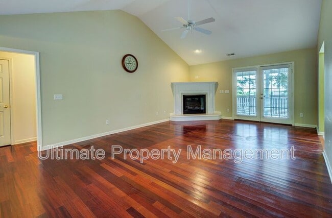 Building Photo - 700 Valley Brook Rd
