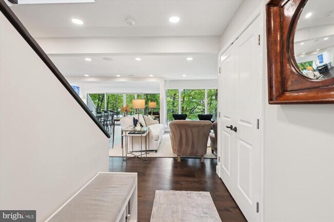Foto del edificio - 1626 Waters Edge Ln