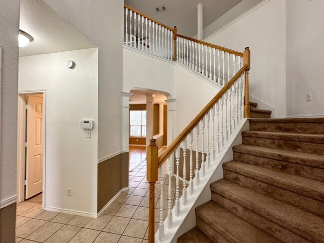 Building Photo - Viewable Now!