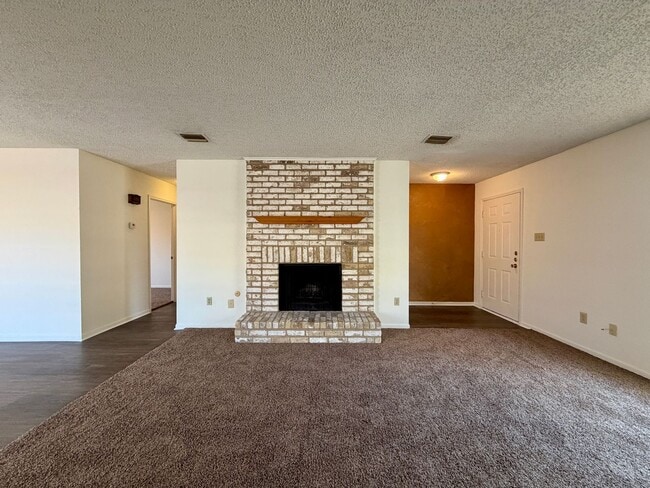 Building Photo - Duplex