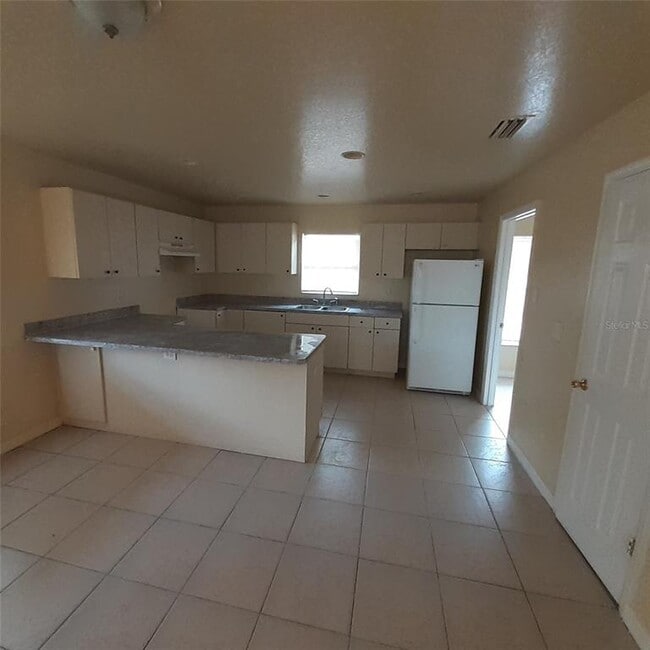Foto del edificio - 3625 E Chelsea St