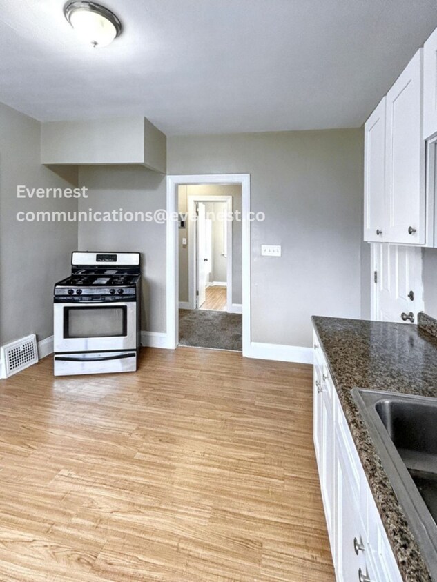 Foto principal - 11917 Forest Ave