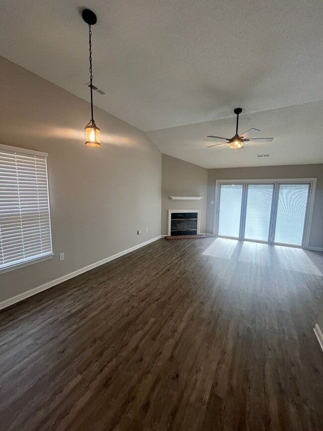 Building Photo - 19 Somersett Dr