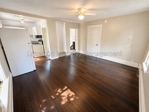 Building Photo - 917 Oak St