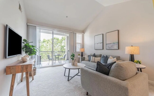Building Photo - Discover the best location in the complex ...