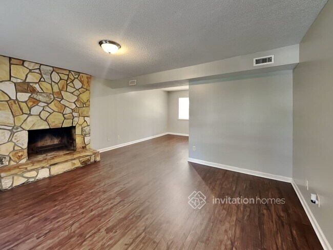 Foto del edificio - 7025 Markway Dr