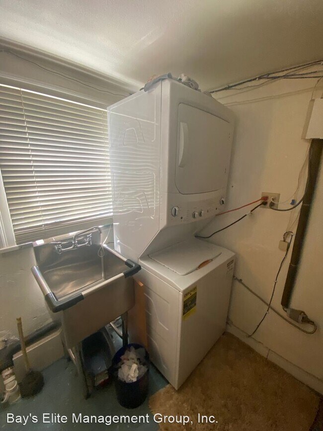 Building Photo - 2 br, 1 bath House - 917A Cerrito St