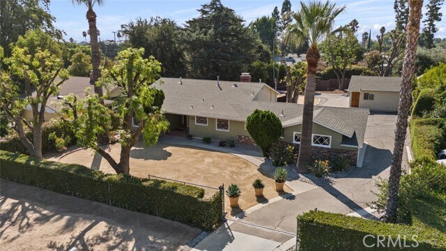 Foto del edificio - 17530 San Fernando Mission Blvd