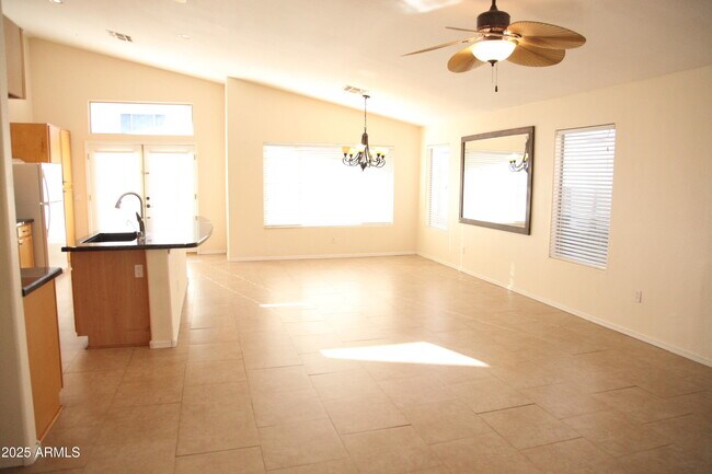 Foto del edificio - 16044 S 18th Ave