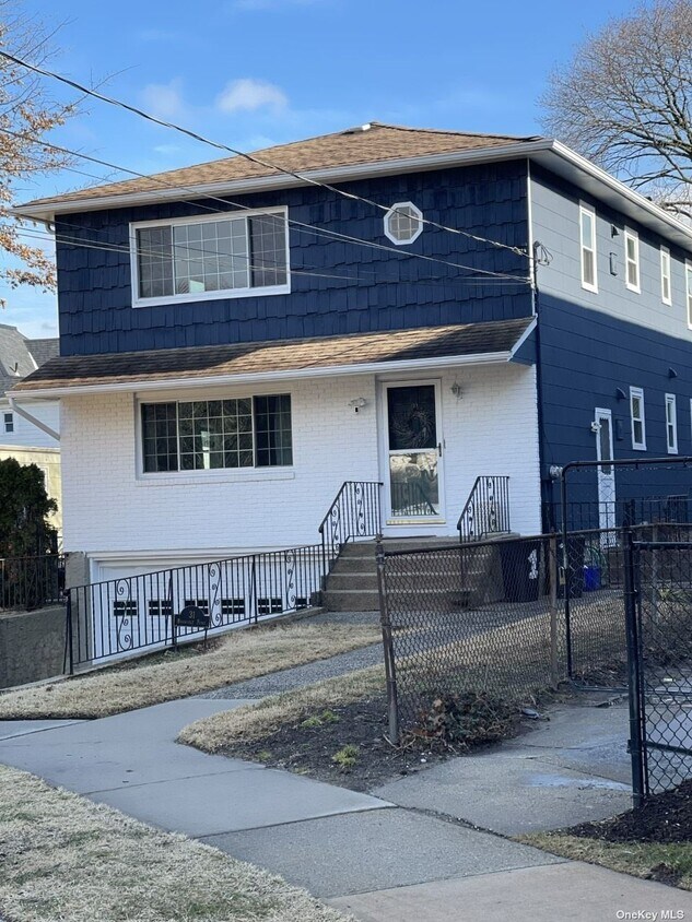 Primary Photo - 31 Roosevelt Pl