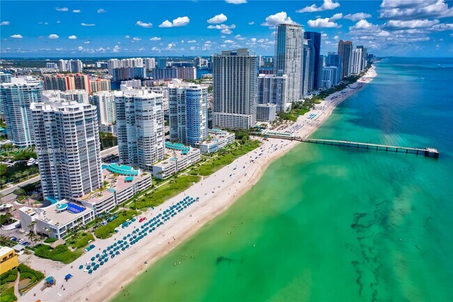 Foto del edificio - 16425 Collins Ave