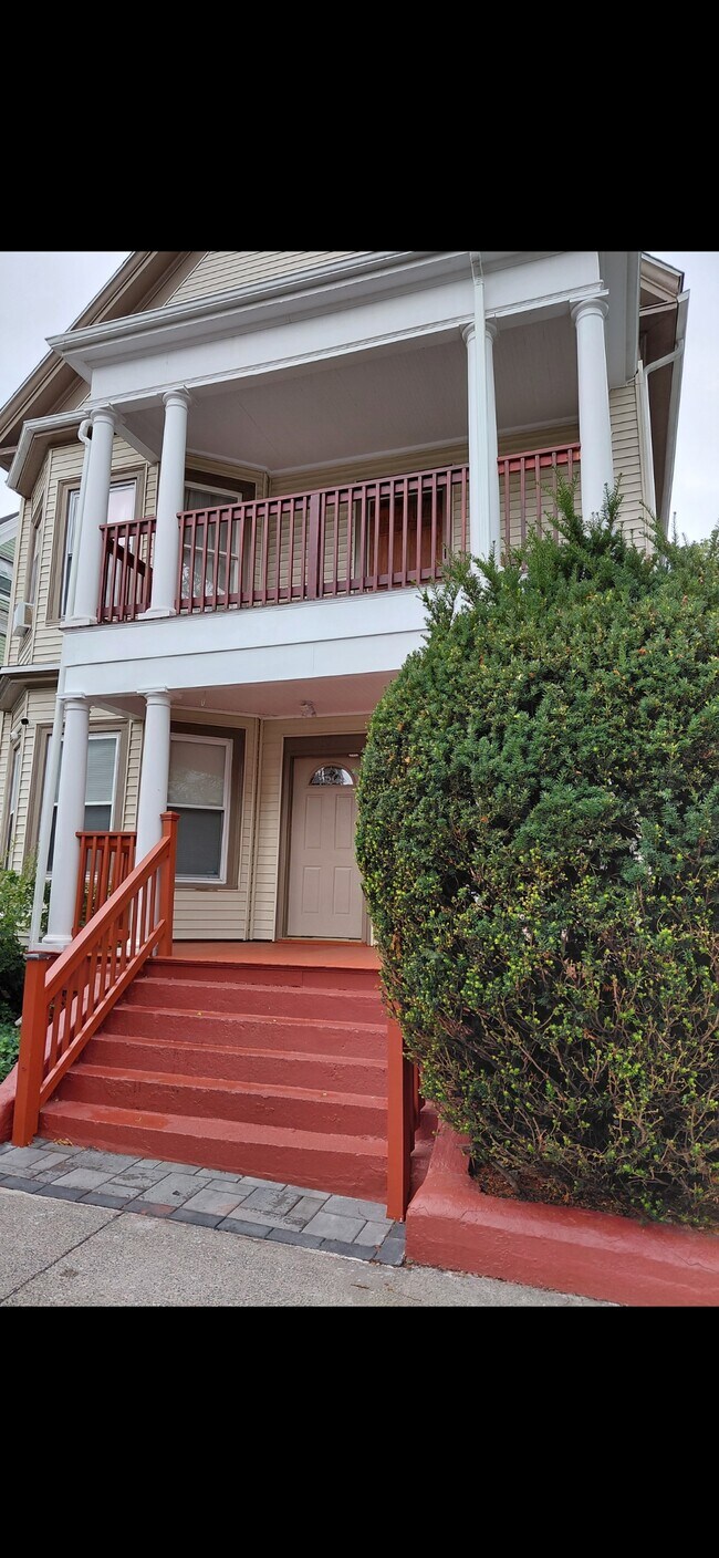 Building Photo - 57 Estes St