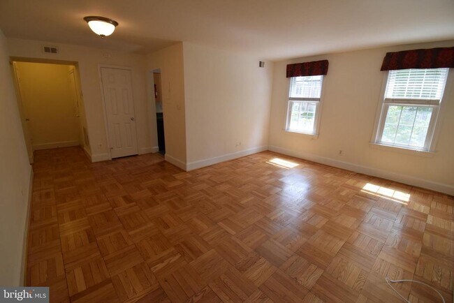 Building Photo - 2727 Ordway St NW