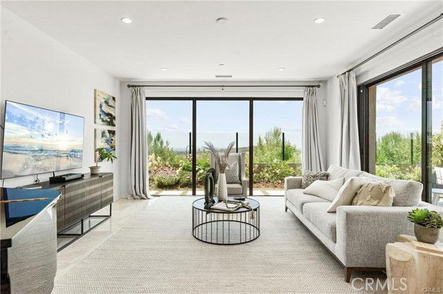 Building Photo - 147 Oceano