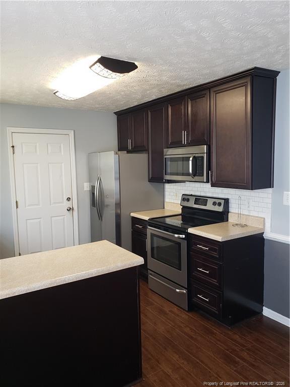Foto del edificio - 3828 Wildflower Rd