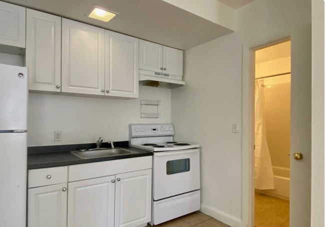 Building Photo - 529 Beacon St