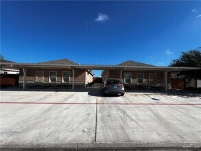 Building Photo - 7 E Garfield Ave