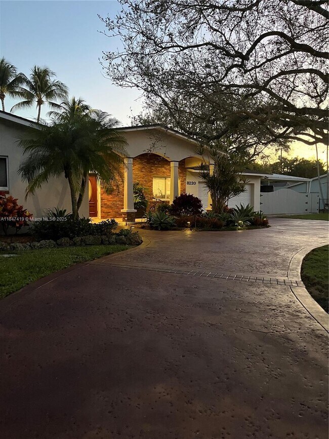 Foto del edificio - 8220 SW 162nd St