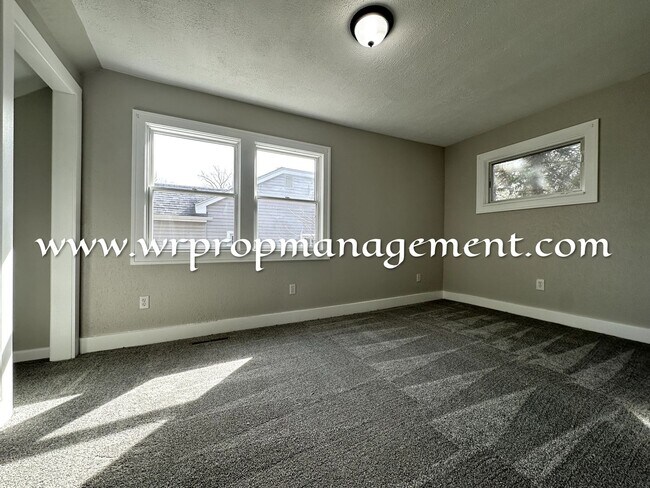Building Photo - 5529 Grey Dr